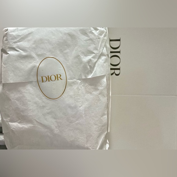 Christian Dior Beauty NIB White Vanity 2021 Limited Edition pink Floral Bag - Picture 9 of 10